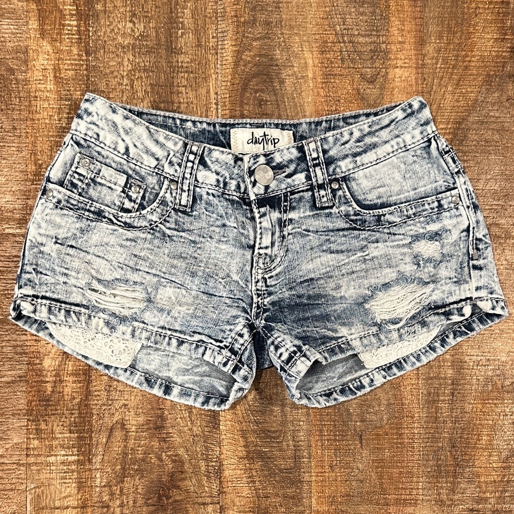 Daytrip Scorpio Women's Faded White Wash Blue Jean Shorts & Beautiful Details